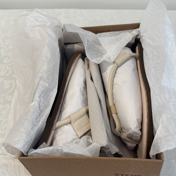 Steve Madden Meduza Sandals. Ladies Size 8 - Picture 15 of 16